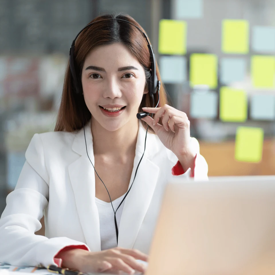 Customer service colleague wearing a headset