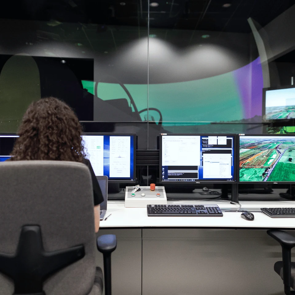 Customer support workstations with multiple monitors